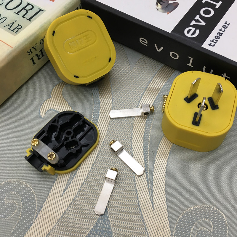 厂家直销 新款1.4厚一体纯铜片 包胶摔不烂10A电源三插头耐高温