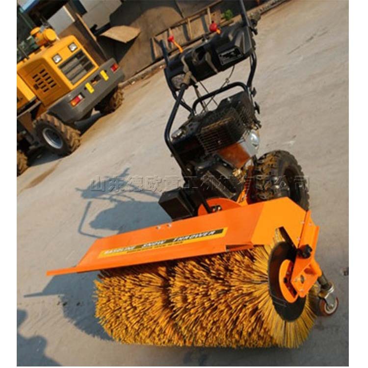 6.5马力隆鑫发动机草坪梳草机 小区物流清雪设备 毛刷式扬雪工具