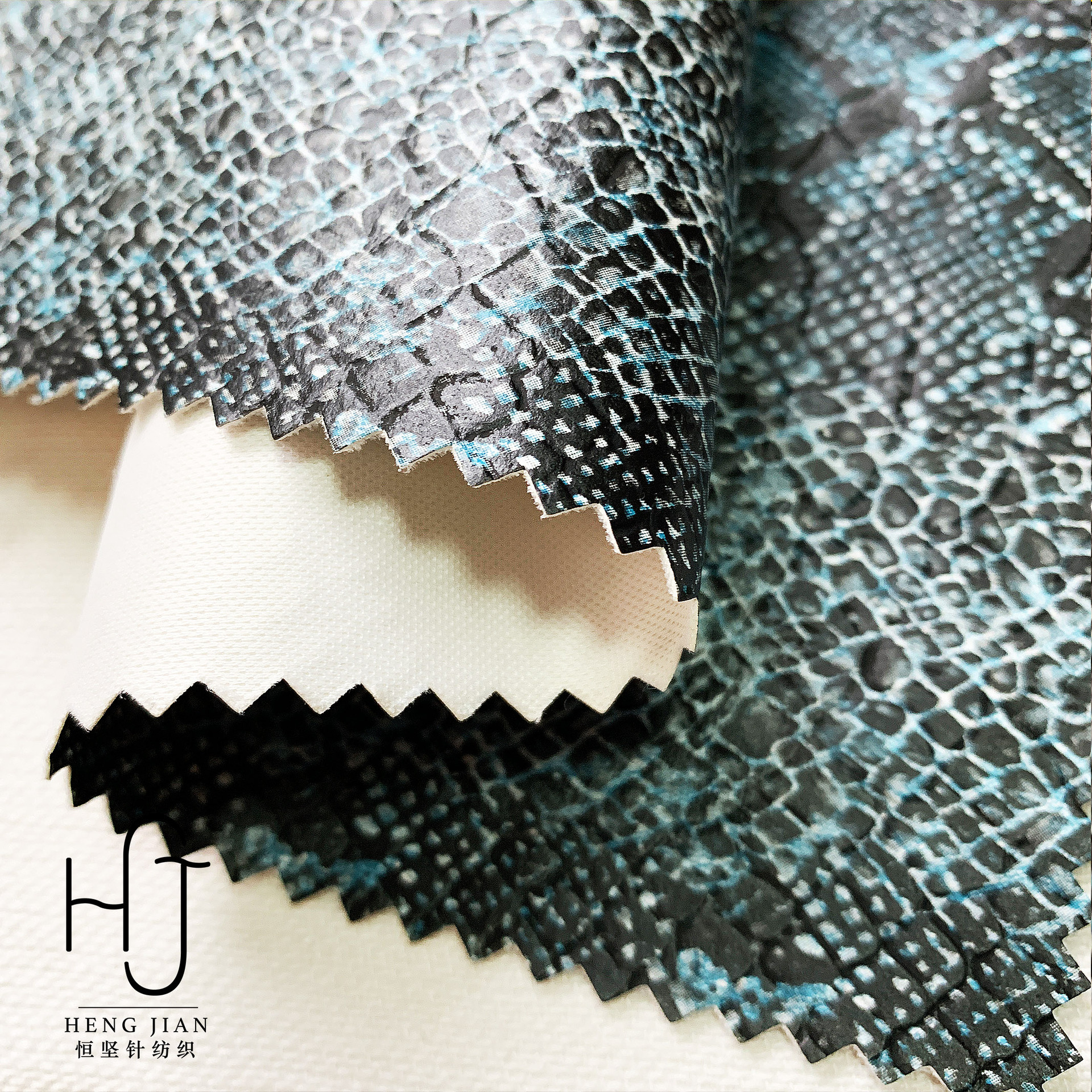 欧标环保 印花压纹蛇纹皮革 烫金pu人造革服装沙发革