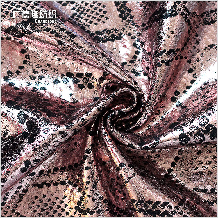 秋冬暗黑系幻彩镭射指纹点烫金蛇纹骷髅头蝴蝶布半裙外套箱包短裤