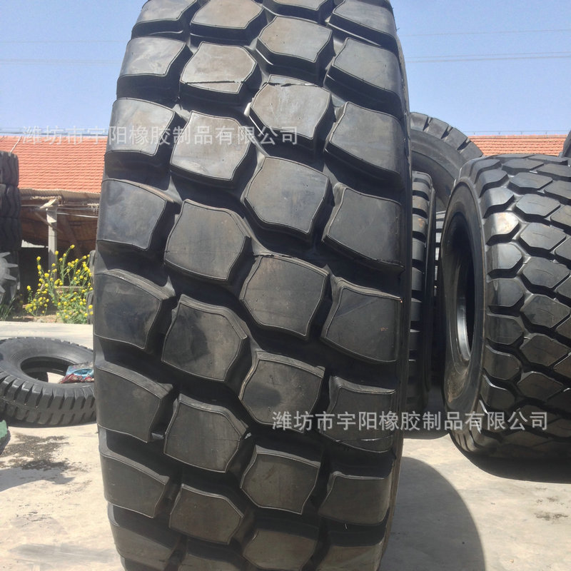29.5R29 钢丝工程机械装载机轮胎  E4花纹