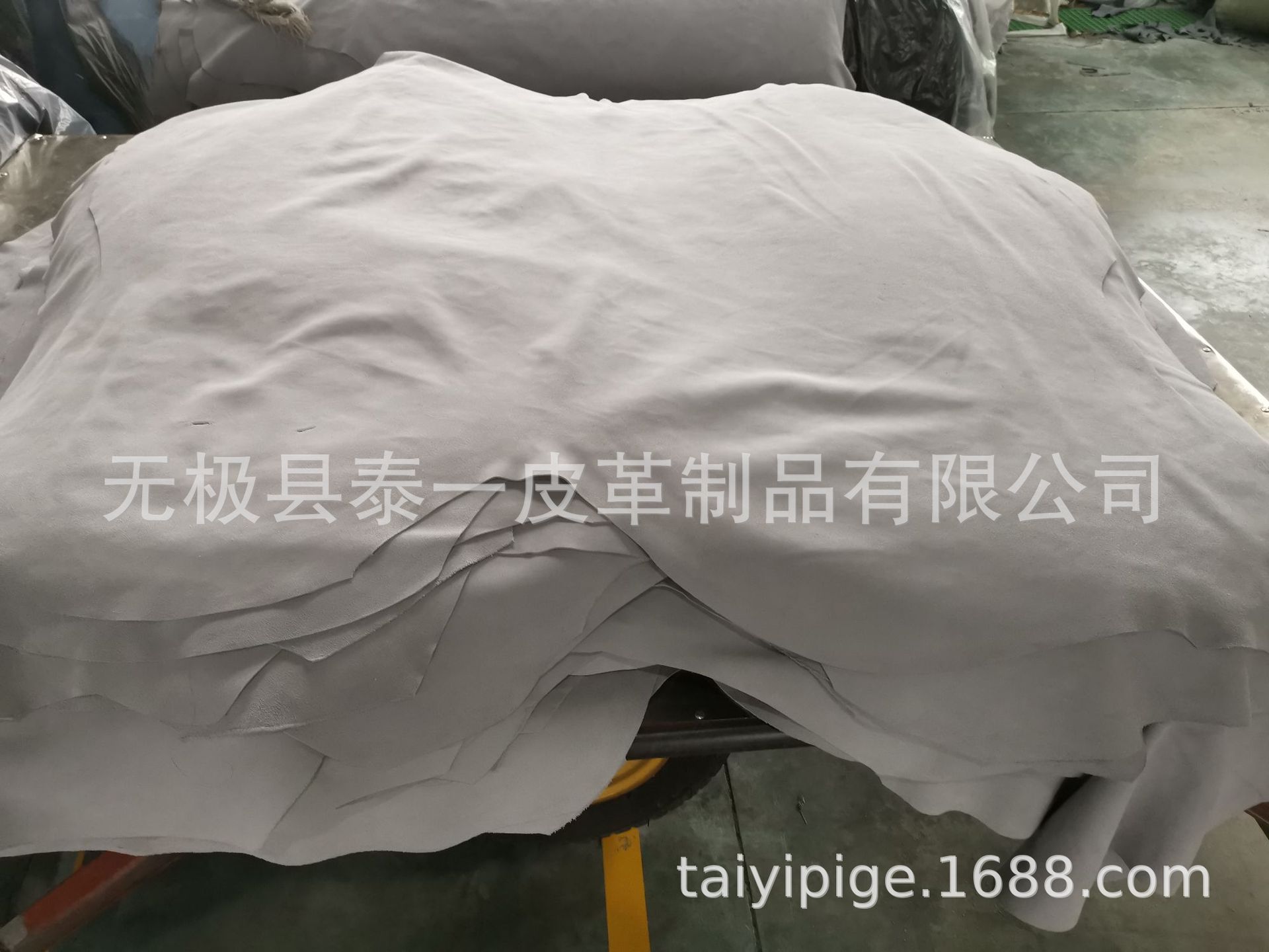 A级白色牛皮反绒皮、绒面皮，厚度1.2-1.4-1.6，颜色可订