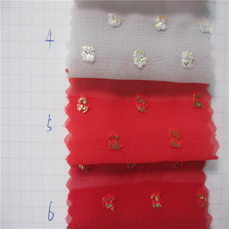 现货雪纺剪花烫金面料 雪纺中毛球 毛毛点烫金 春夏时尚女装布料