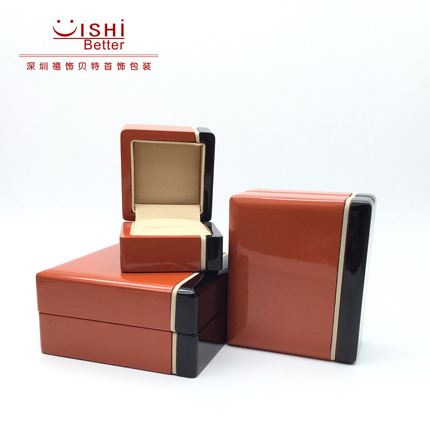 厂家直销精致烤漆木盒内仿鹿皮戒指项链手镯手链首饰盒