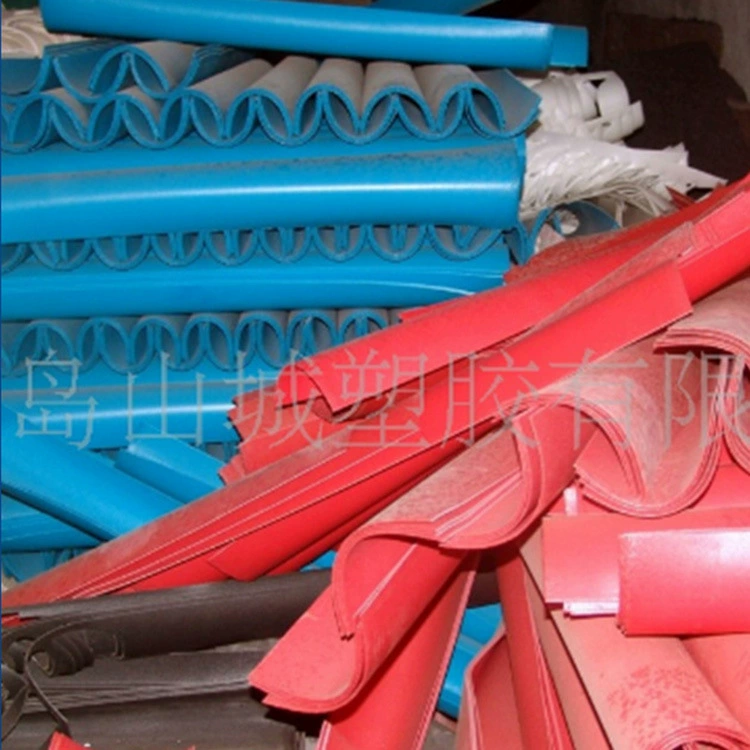 Производитель производит и оптовые полиэтиленовые рулоны, полимерные водонепроницаемые рулоны, полиэтиленовые пластины, накладки на багаж, пластиковые листы