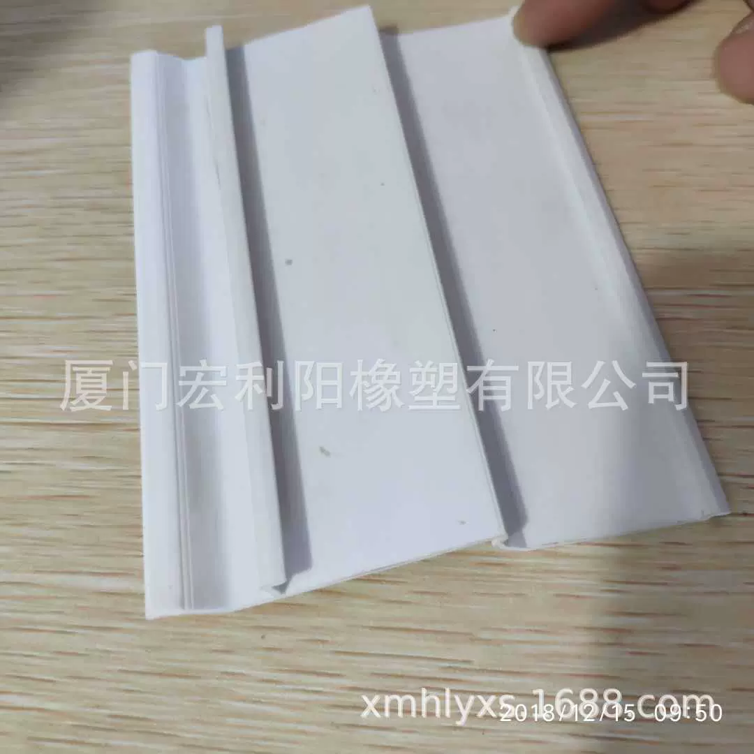 盐城市PVC软硬质塑料型材 挤塑配件PVC塑胶型材挤出家具批发