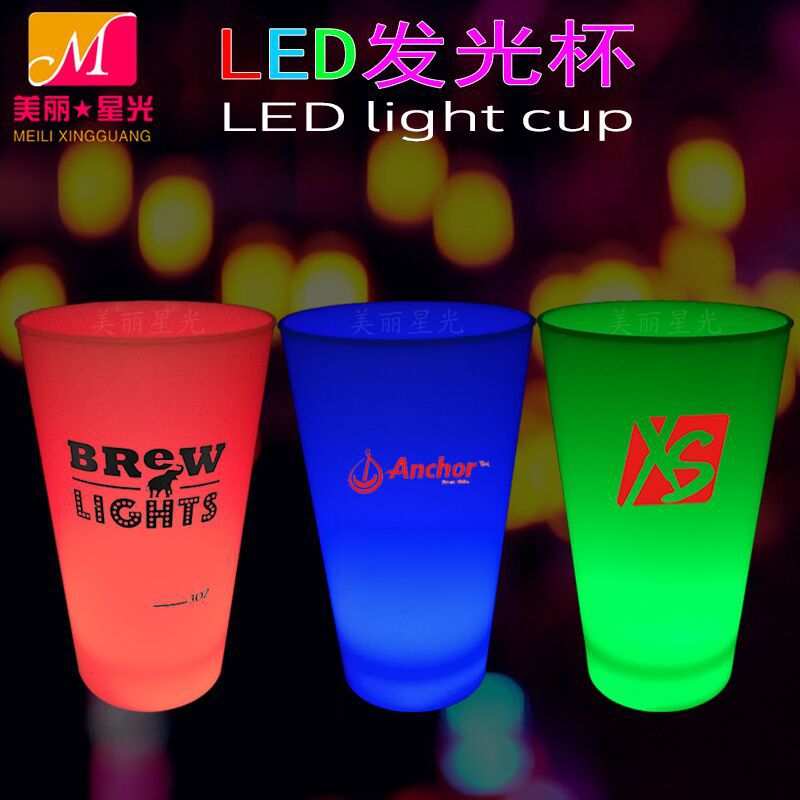 Suministros de bar creativos Taza luminosa de cerveza Taza intermitente de plástico led Taza intermitente de luz colorida Fabricante al por mayor