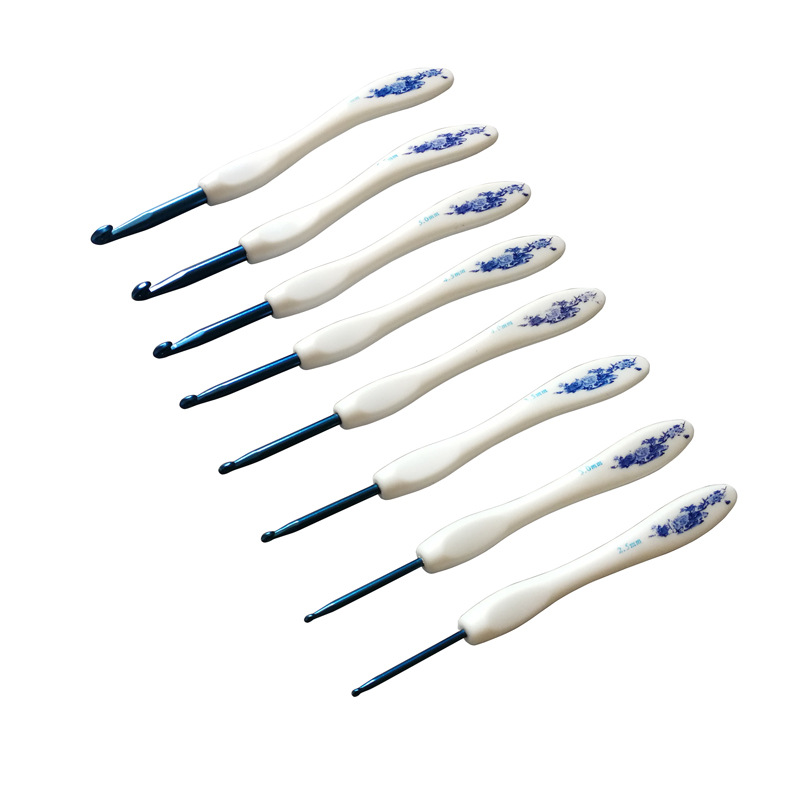 Herramientas de tejer suéter aguja nuevo pequeño mango curvado azul y blanco porcelana gruesa crochet conjunto 8 blister embalaje