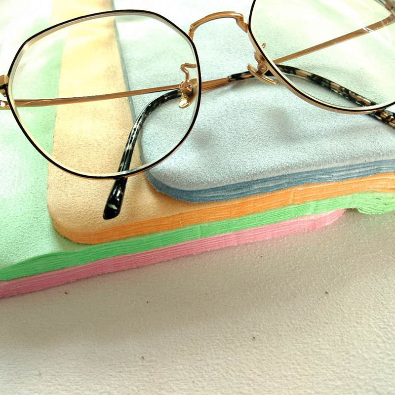 Paño de gafas paño de limpieza fresco de cuatro colores gafas de teléfono móvil paño de limpieza de fibra de alta calidad mar isla seda 100 piezas
