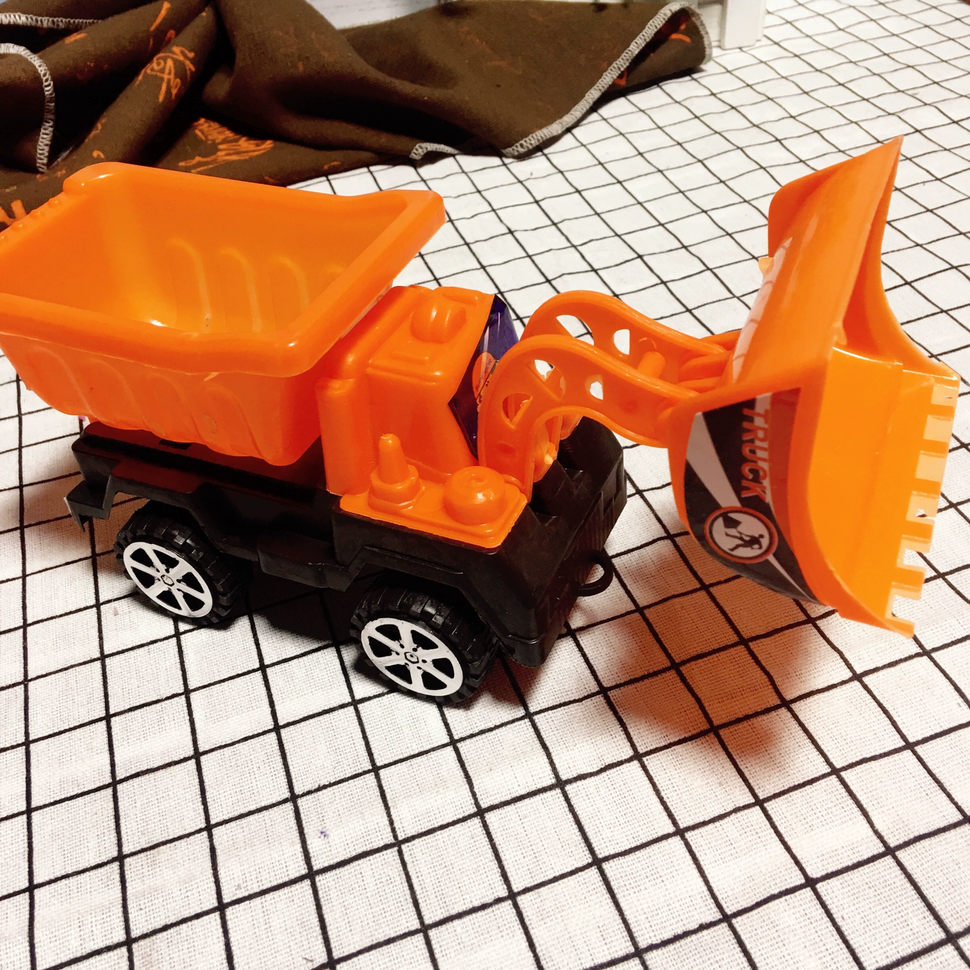 Детский игрушечный автомобиль ведро инженерный автомобиль бульдозер два юаня магазин универмаг поставка