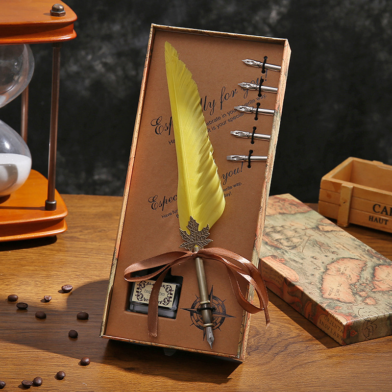 긴 노란 잎 + 잉크 + 녹색 상자