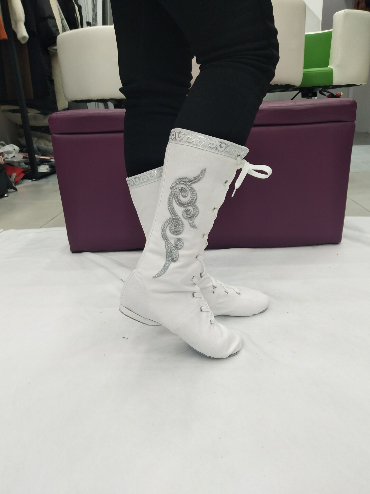 Zapatos largos botas de baile femenino lado mongol Flor botas de cuero zapatos de práctica de baile Xizango masculino zapatos de rendimiento de la etapa zapatos de práctica