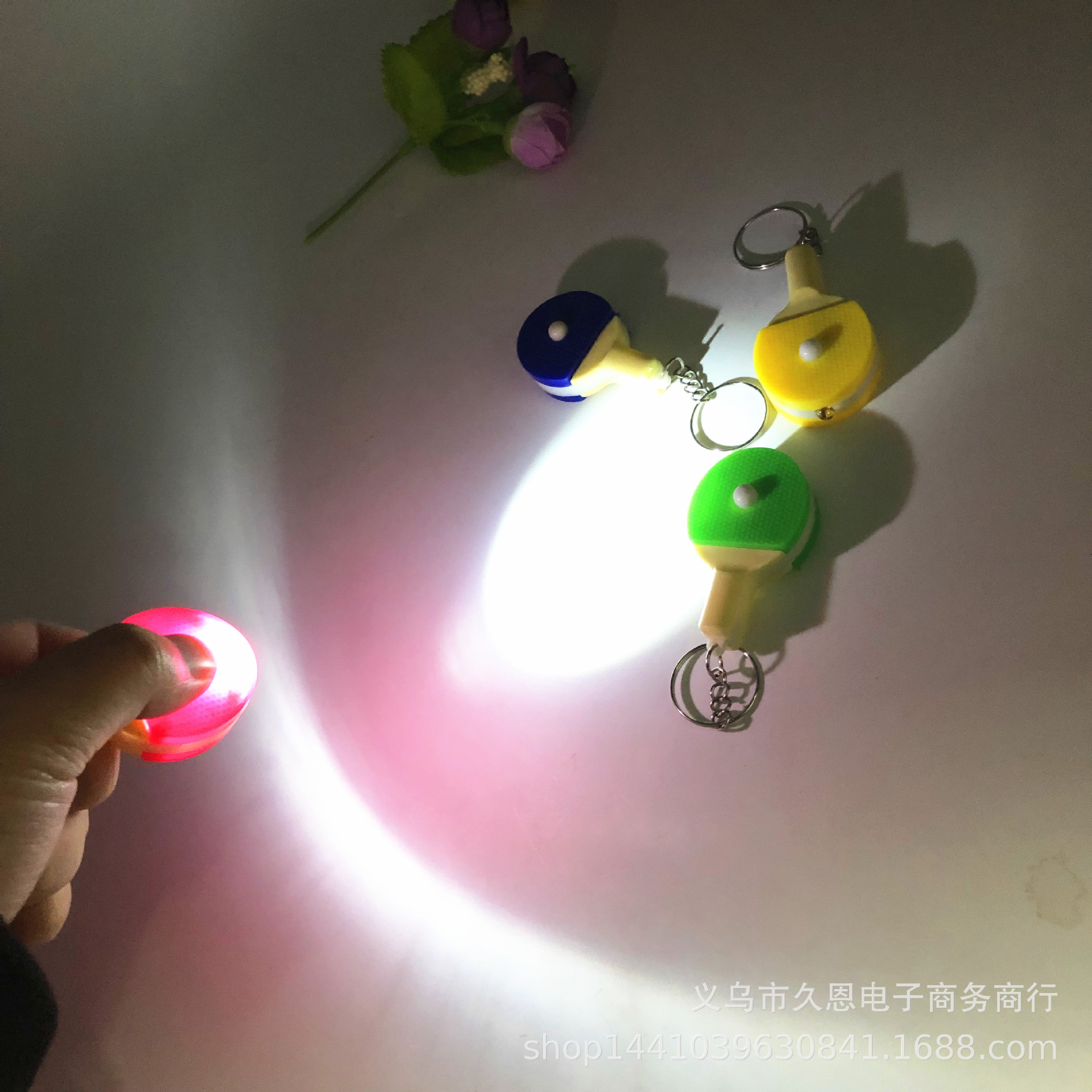 Tenis de Mesa raqueta luminosa LED llavero luz colgante bolsa accesorios juguete los niños actividad pequeño regalo