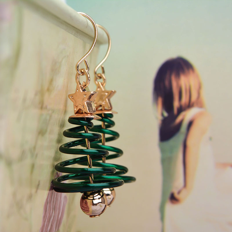 Europeo y americano popular creativo multi-capa de pendientes de primavera pequeño fresco de cinco puntas estrella pendientes de moda árbol de Navidad Pendientes de mujer