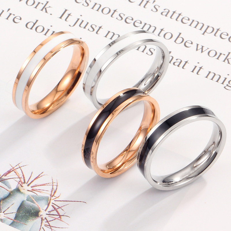 Douyin explosion Japan and South Korea new simple black and white rubber ring lovers rose gold titanium steel ring female jewelry wholesale