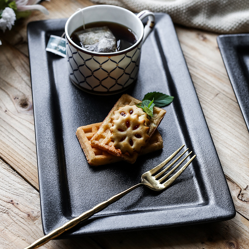 Plato de ensalada de carne occidental Plato de cena cuadrado de cerámica negro