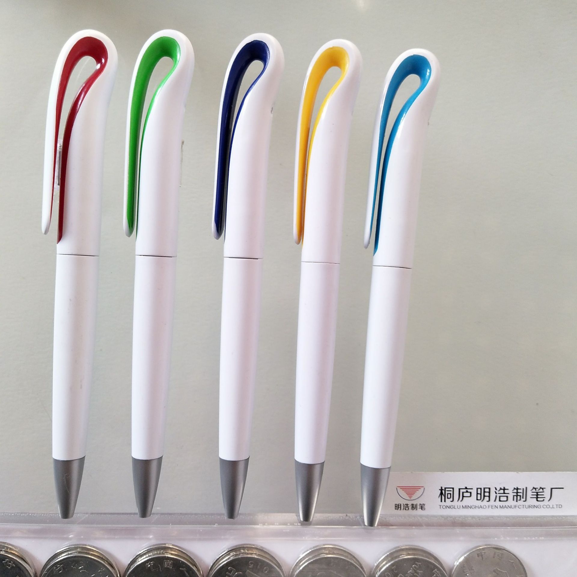 Bolígrafos publicitarios de plástico, tinta aceitosa, diseño promocional