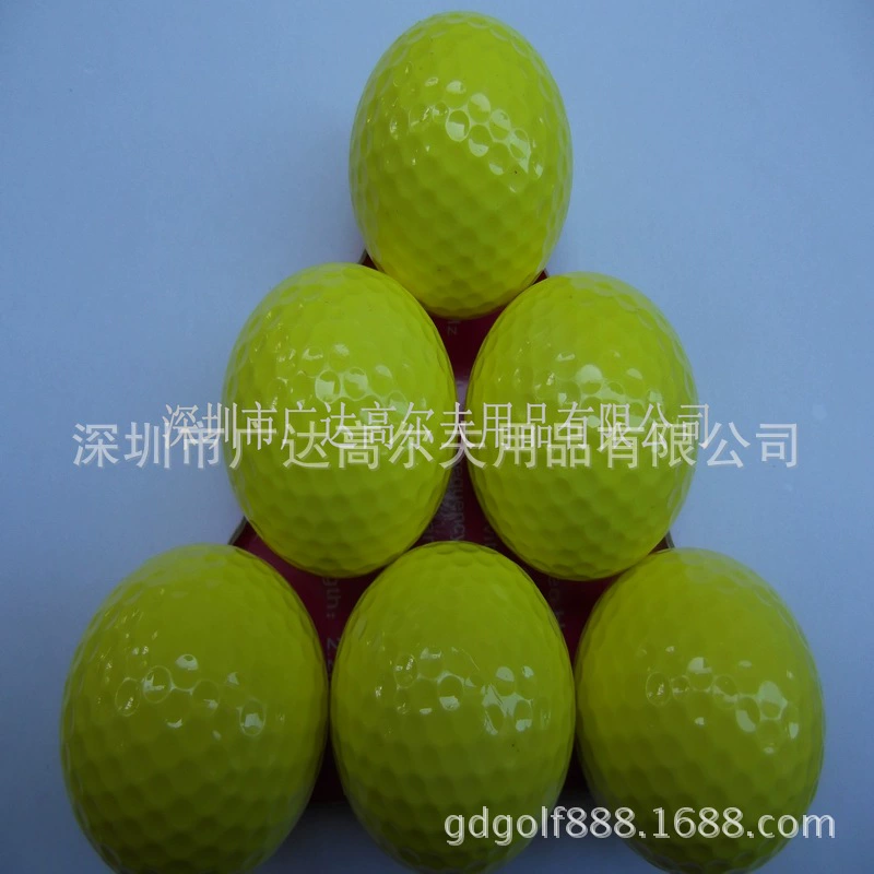 Запас цветных мячей для гольфа