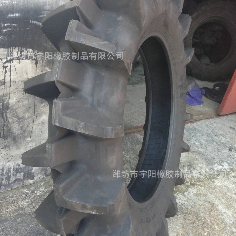 11-32 农用拖拉机轮胎   水田高花轮胎