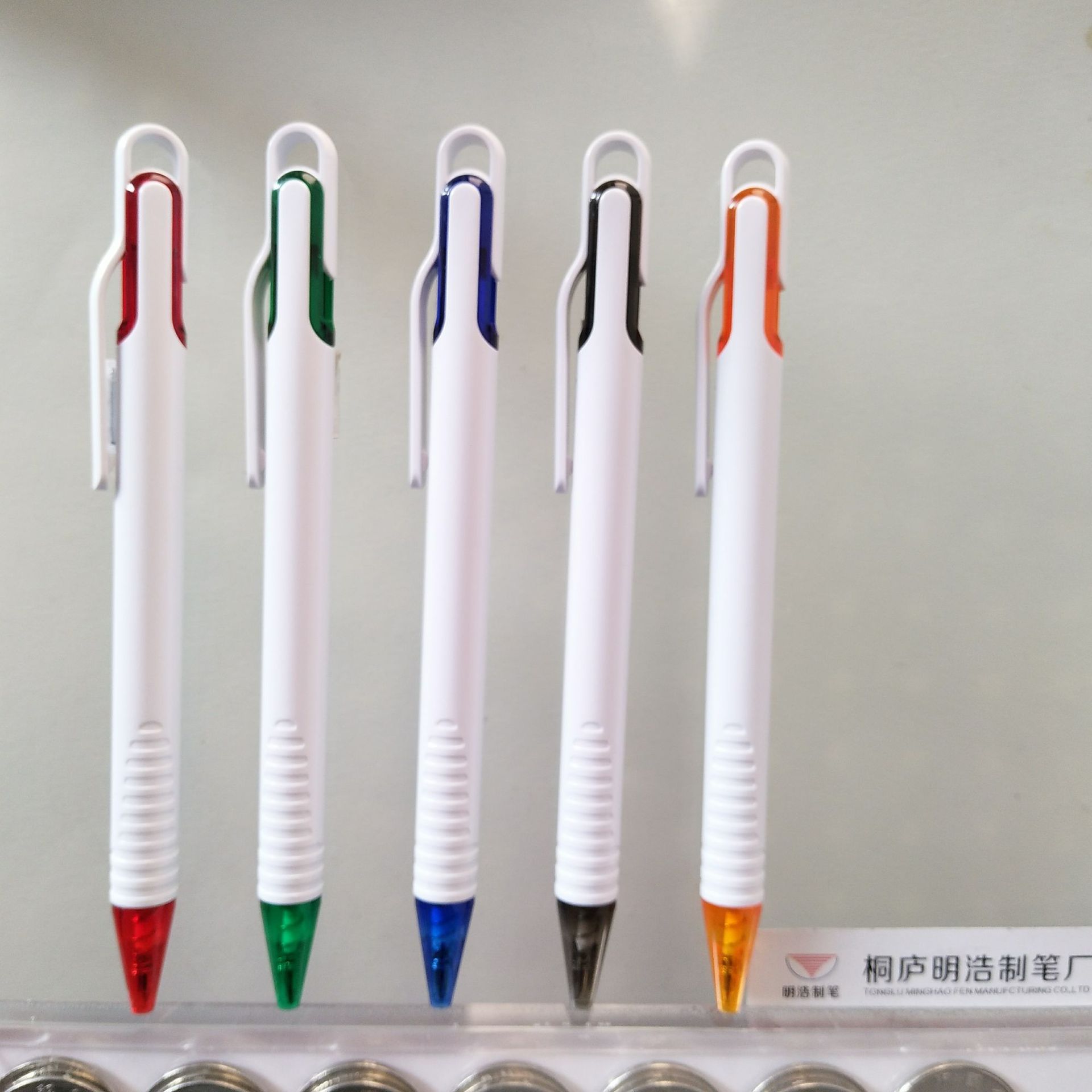 Bolígrafos publicitarios de plástico, tinta aceitosa, diseño promocional