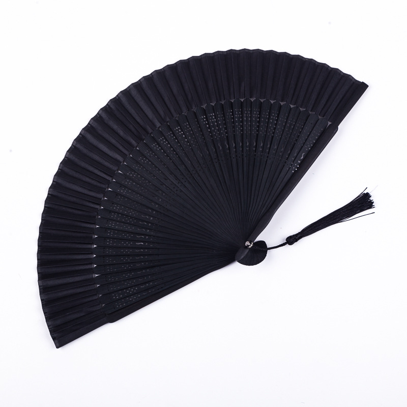 녹색 S자 속이 빈 검은 얼굴 2 개