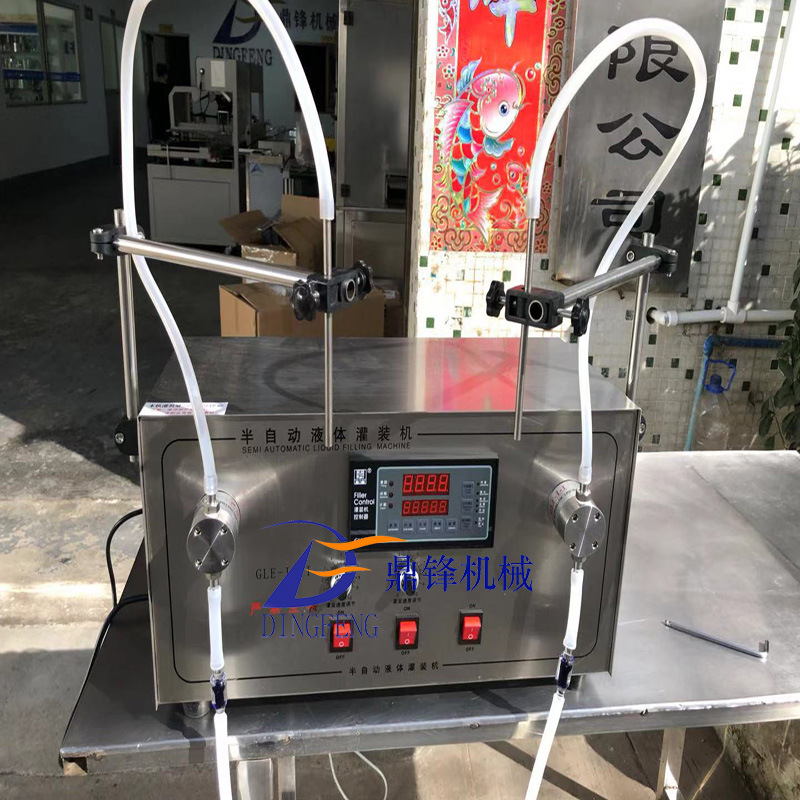 广州鼎锋厂家供应双头磁力泵灌装机，半自灌装机，液体灌装机