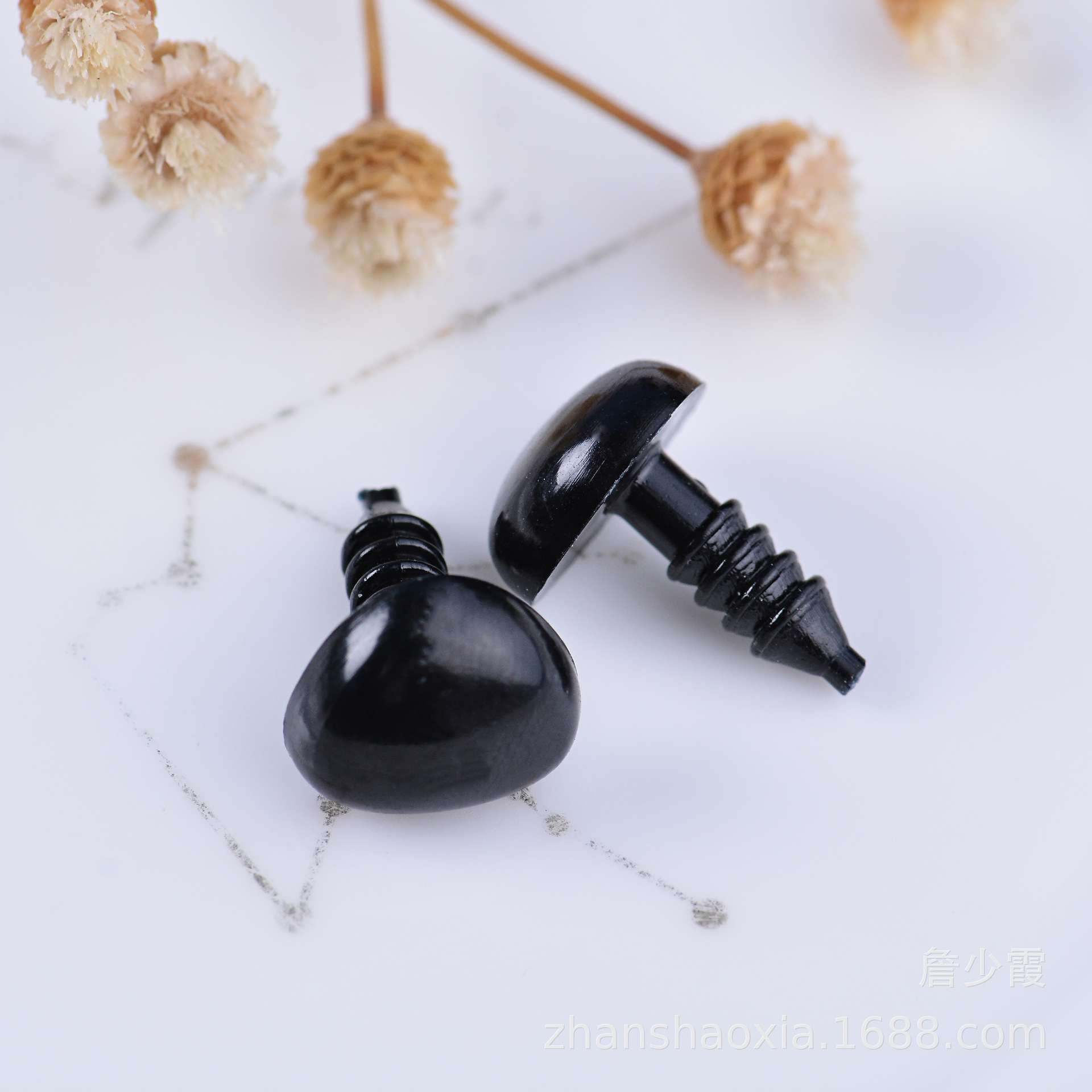 Muñeca transfronteriza Muñeca de juguete Accesorios de bricolaje Ojos de peluche Nariz Accesorios de bricolaje Nariz triangular negra