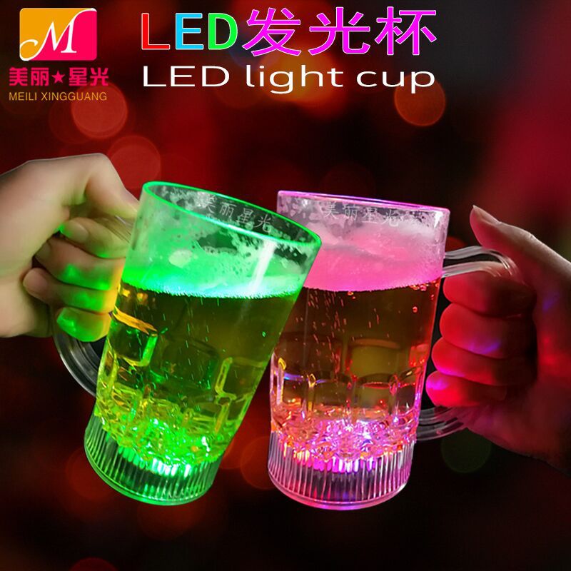 Creativa nueva taza luminosa suministros de ambiente de bar en el agua brillante led taza de bebida de cerveza de plástico de grado alimenticio luminoso