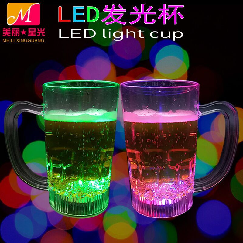 Creativa nueva taza luminosa suministros de ambiente de bar en el agua brillante led taza de bebida de cerveza de plástico de grado alimenticio luminoso