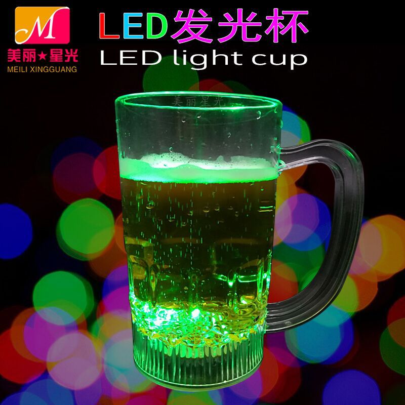 Nueva taza luminosa brillante con inyección de agua led taza de plástico luminoso de inducción suministros de atmósfera de bar jarra de cerveza intermitente