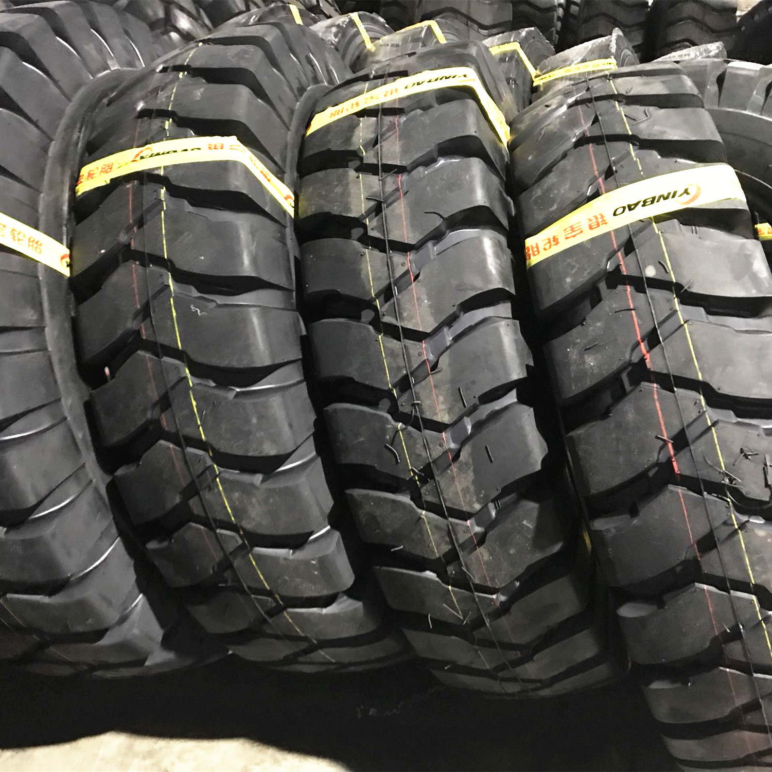 14.00-24 1400-24 32层 矿山尼龙线矿山轮胎宽体车自卸车轮胎