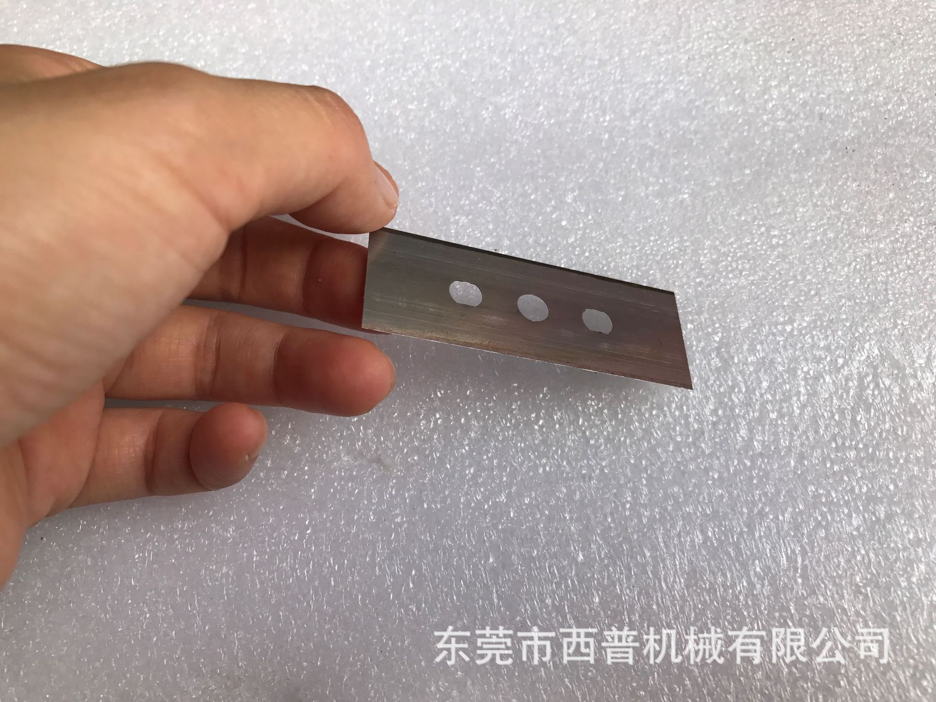 源厂供应全自动分条机上刀片机器配件BOPP封箱胶带分条机三孔刀片