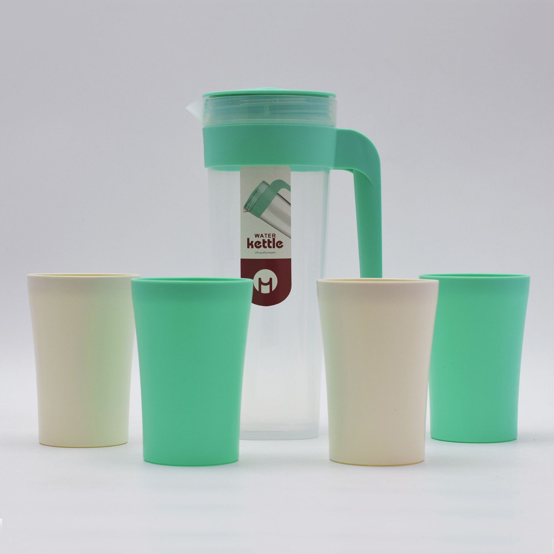 Hogar al aire libre picnic una olla cuatro tazas de mano de plástico botella de agua fría traje sellado botella de agua fría con colador