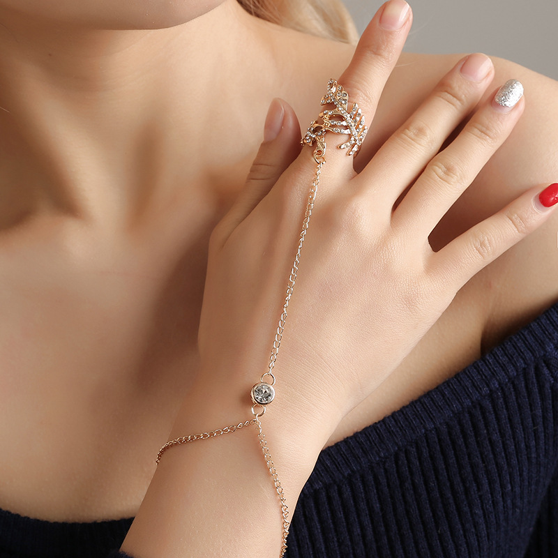 欧美创意连指手饰 时尚唯美镶钻镂空树叶戒指连体个性手链女批发