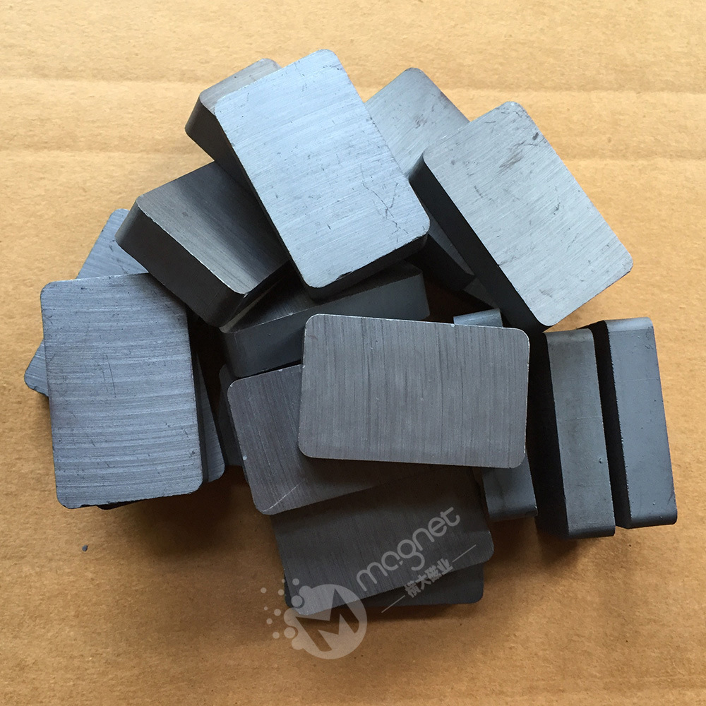黑色方形磁铁 F48*22*10刀架磁铁工具条磁钢强力铁氧体吸铁石