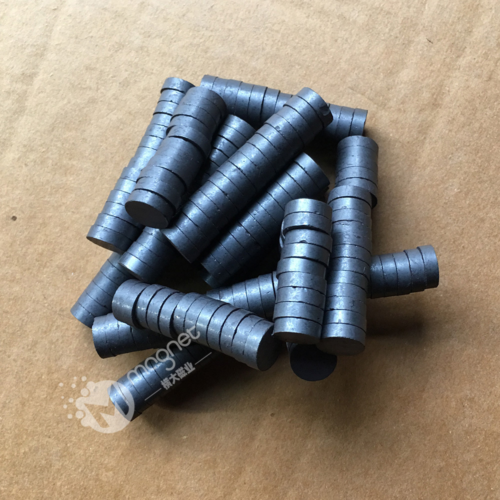 Y25传感器磁铁 直径15mm吸铁石永磁铁氧体白板磁钢厂家磁铁磁石