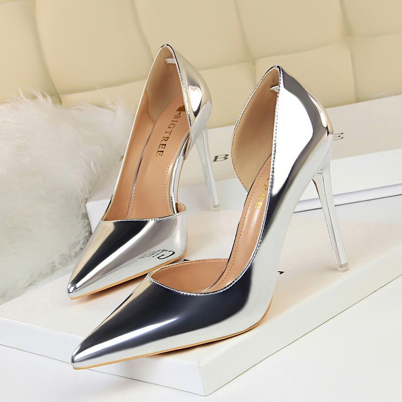 18188-1 European and American style high-heeled shoes simple stiletto metal heel high heel shallow mouth pointed side hollow sexy single-layer shoes 18188-1 European and American style high-heeled shoes simple stiletto metal heel high heel shallow mouth pointed side hollow sexy single-layer shoes