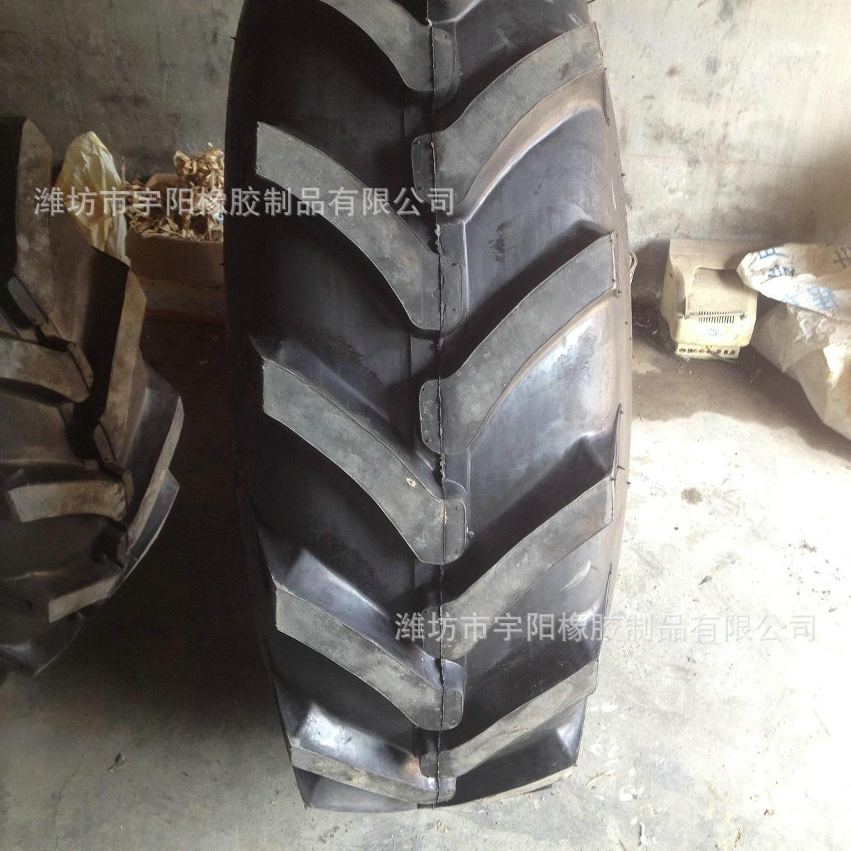 13.6-24 农用机械轮胎  拖拉机旱田轮胎 人字花纹