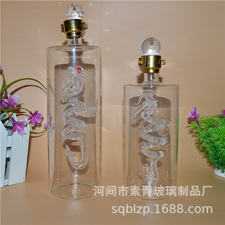 厂家供应 高硼硅玻璃500-750ML内置盘龙形水晶酒瓶 保健酒玻璃瓶
