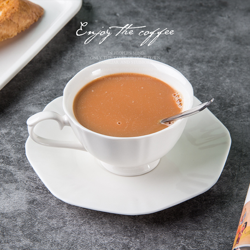 Cerámica blanca borde octogonal taza de café platillo conjunto de cuchara