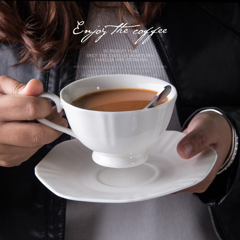 Cerámica blanca borde octogonal taza de café platillo conjunto de cuchara