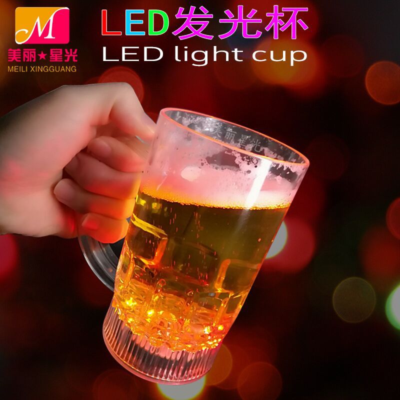 Creativa nueva taza luminosa suministros de ambiente de bar en el agua brillante led taza de bebida de cerveza de plástico de grado alimenticio luminoso