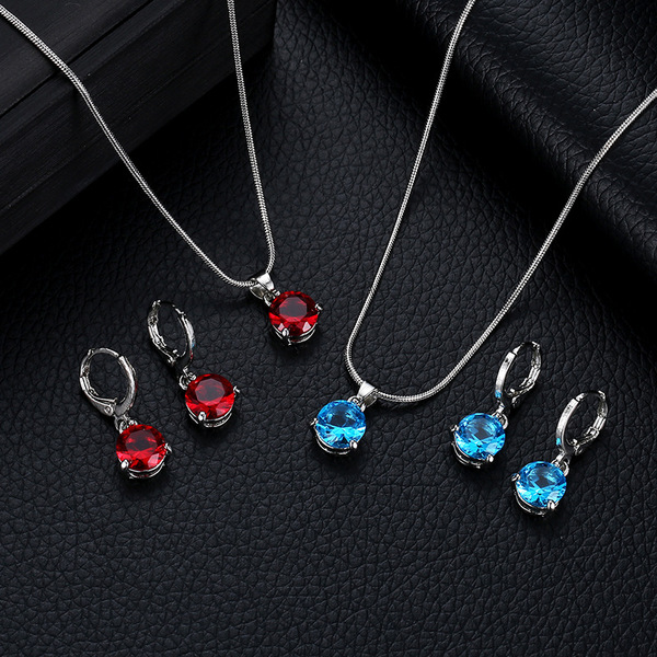Fashionable elegant necklace and earrings