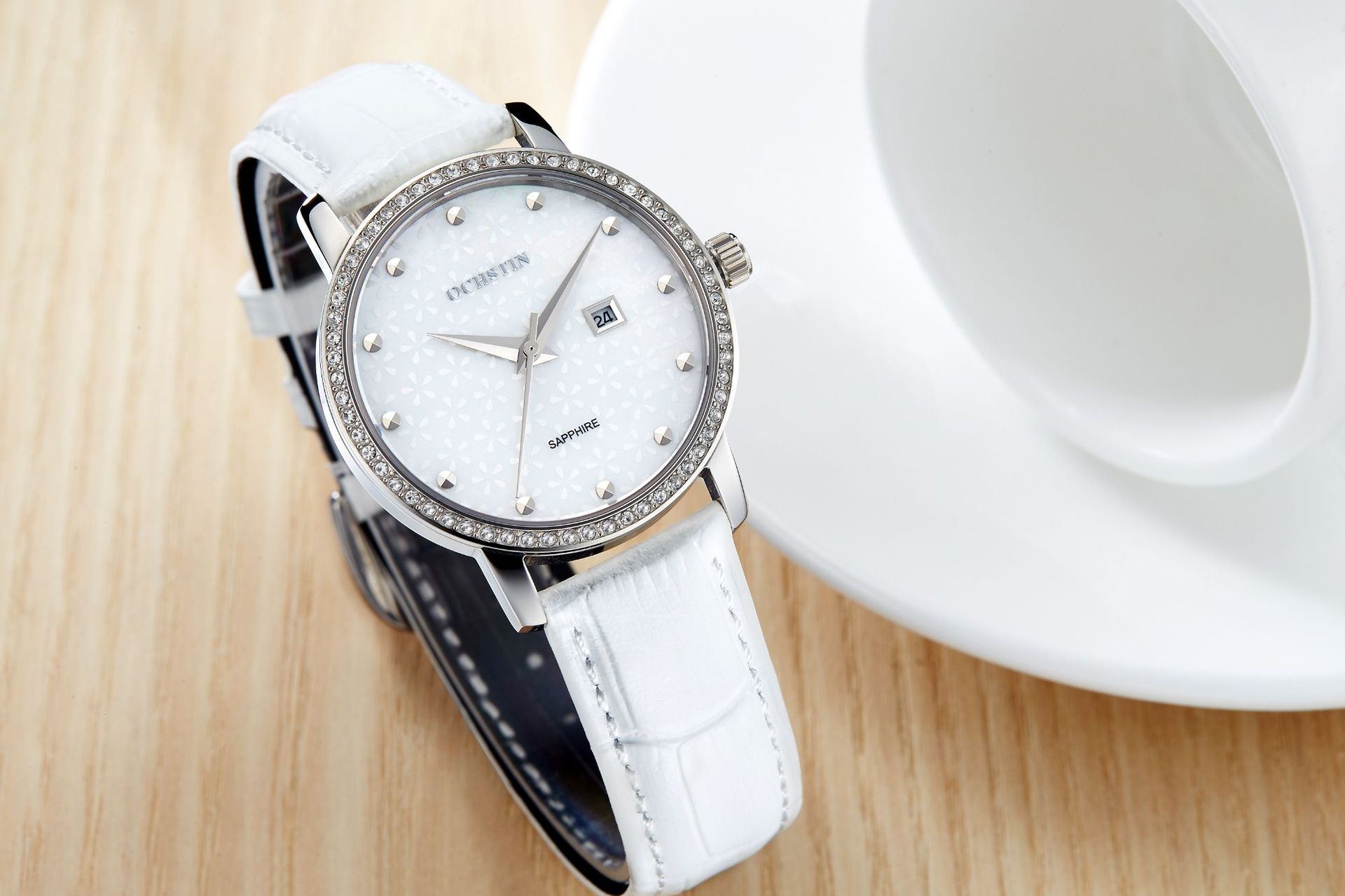 화이트 쉘 표면 실버 쉘 화이트 벨트