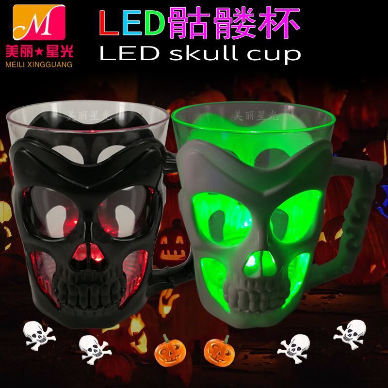 Taza de calavera led europea y americana al por mayor Taza de brillo de regalo de Halloween Taza de brillo de calavera de plástico de iluminación colorida