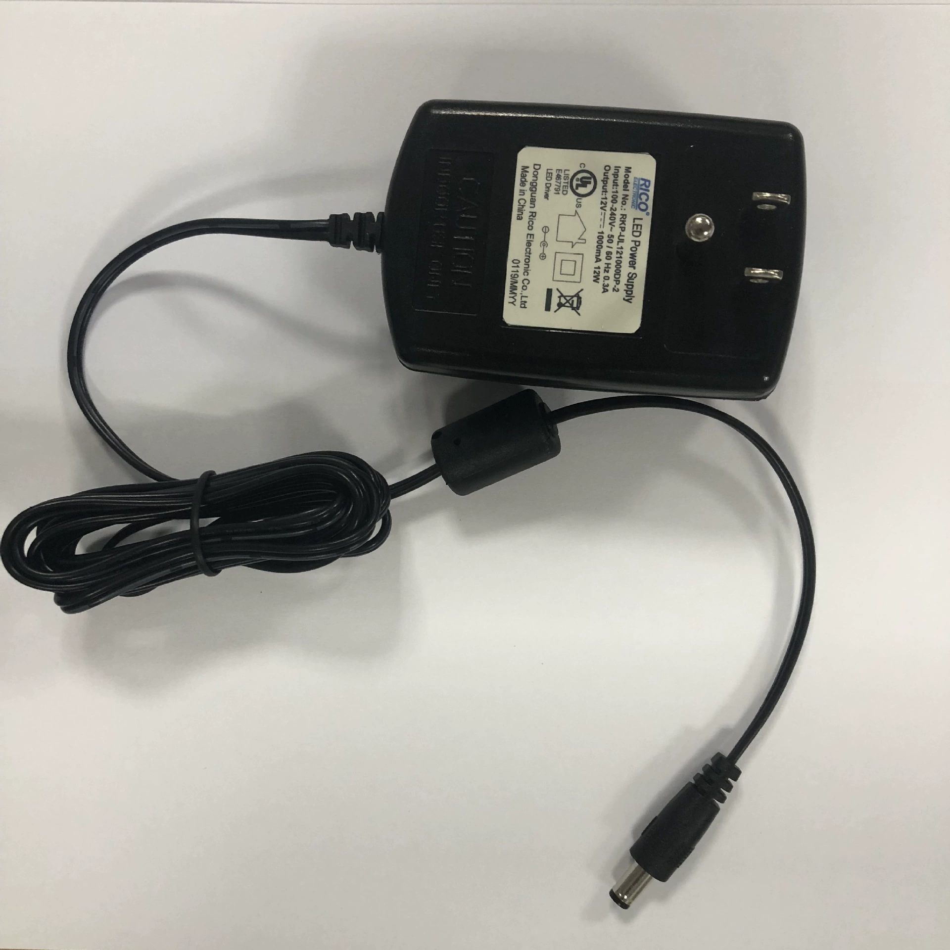 Заводская недорогая Акция Американский Калибр с тремя вилками, заземляющий провод 12VDC1A12W, адаптер с магнитным кольцом, головка 5525DC