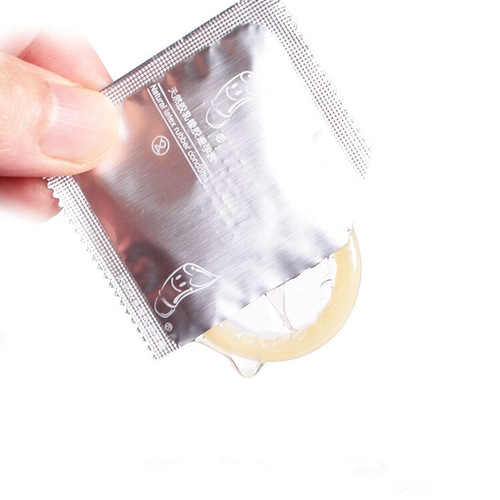 Celebrity Night Angel Leaf Hyaluronic Acid Condoms 100 Pack Sexy Celebrity Water-Soluble Glossy Medium Byt