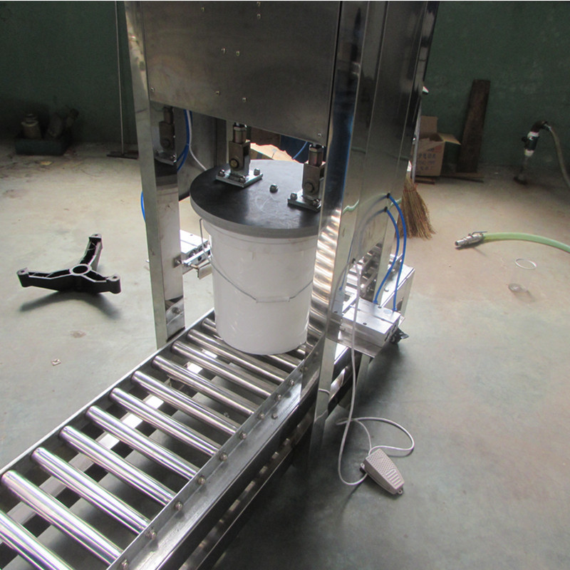 厂家直销 广口桶压盖机 半自动中桶压盖机 化工桶压盖机