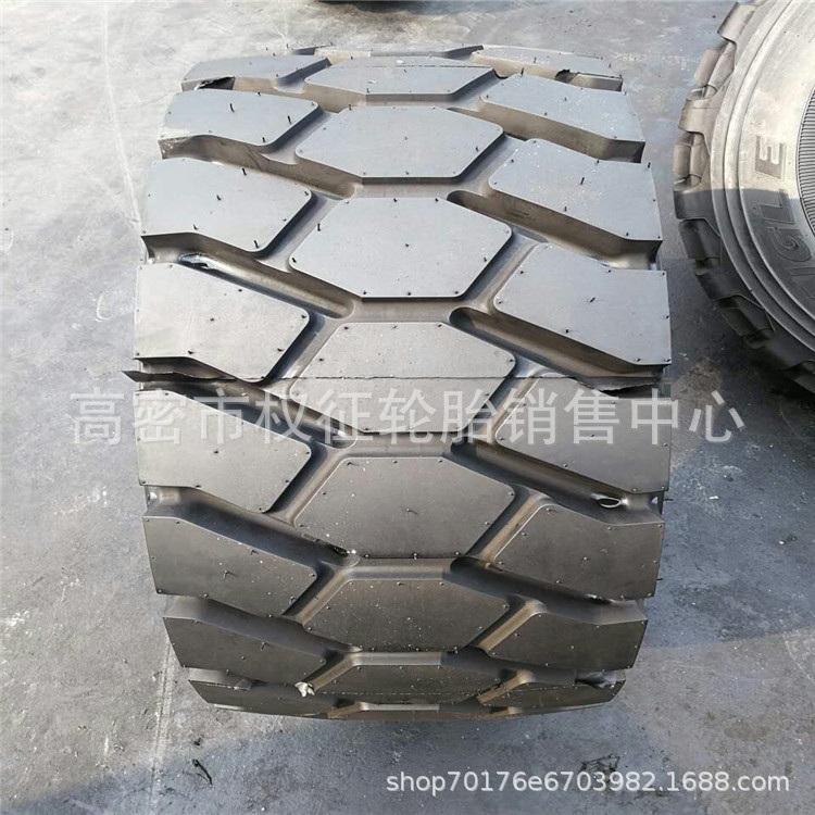 现货供应拖车355/65R15运梁机轮胎钢丝胎载重轮胎
