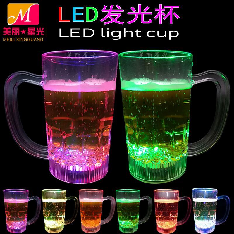 Creativa nueva taza luminosa suministros de ambiente de bar en el agua brillante led taza de bebida de cerveza de plástico de grado alimenticio luminoso